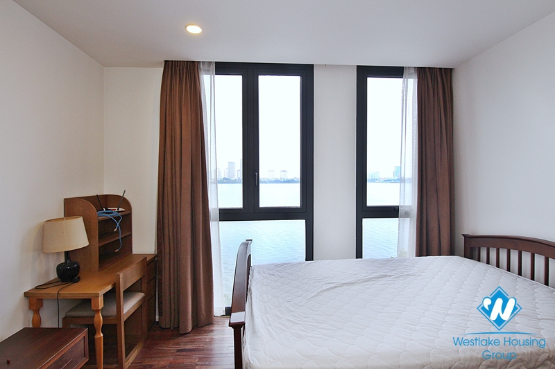Spacious 3-bedroom apartment with lake view in Ho Tay